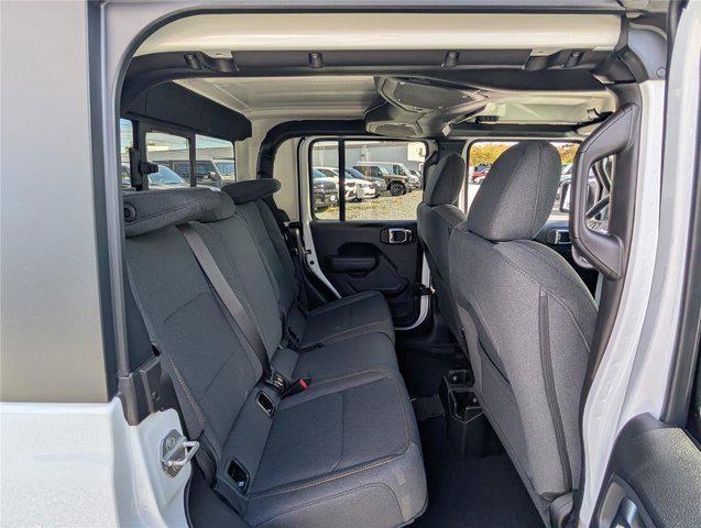 new 2025 Jeep Gladiator car, priced at $37,736