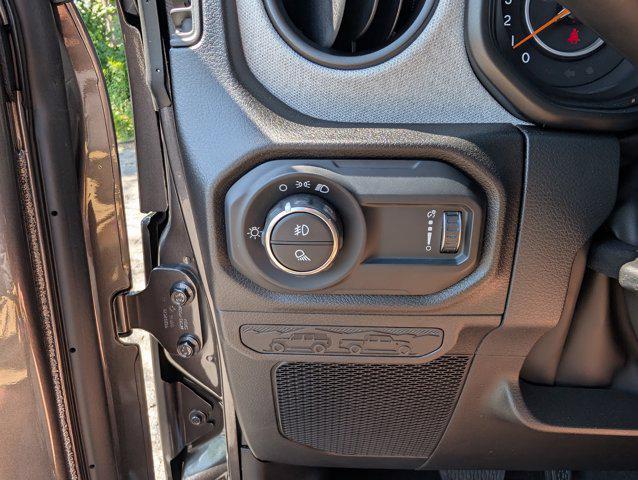 new 2025 Jeep Gladiator car, priced at $32,771