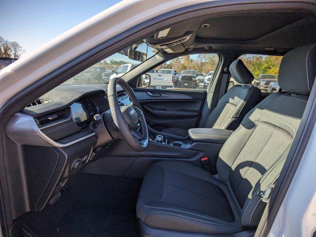 new 2025 Jeep Grand Cherokee car, priced at $38,370