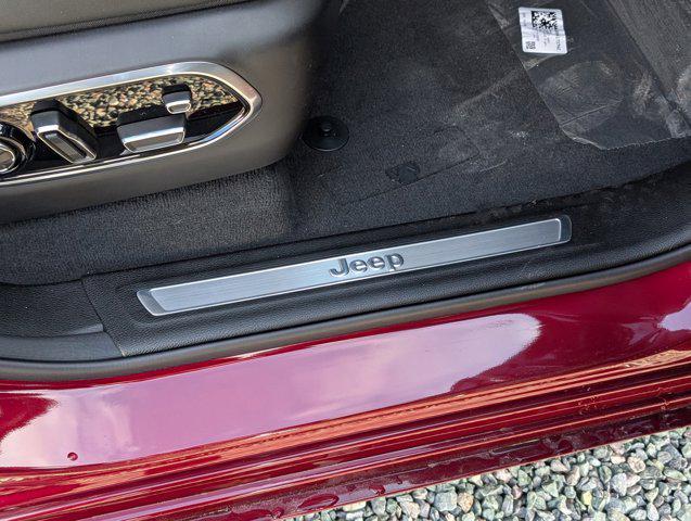 new 2025 Jeep Grand Cherokee car, priced at $56,372