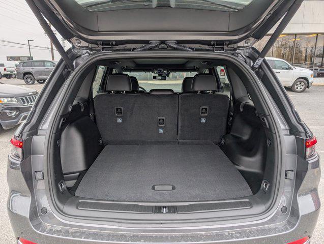 new 2025 Jeep Grand Cherokee car, priced at $42,334