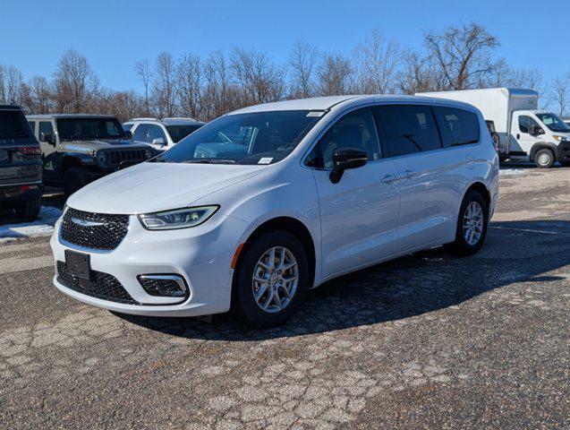 new 2025 Chrysler Pacifica car, priced at $38,324