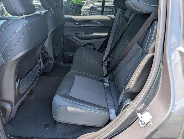 new 2025 Jeep Grand Cherokee car, priced at $33,281