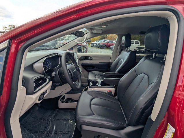 used 2024 Chrysler Pacifica car, priced at $27,500