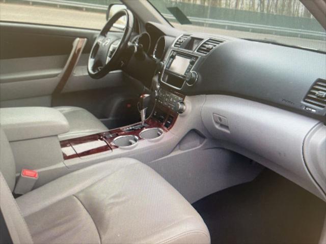 used 2013 Toyota Highlander car, priced at $16,491