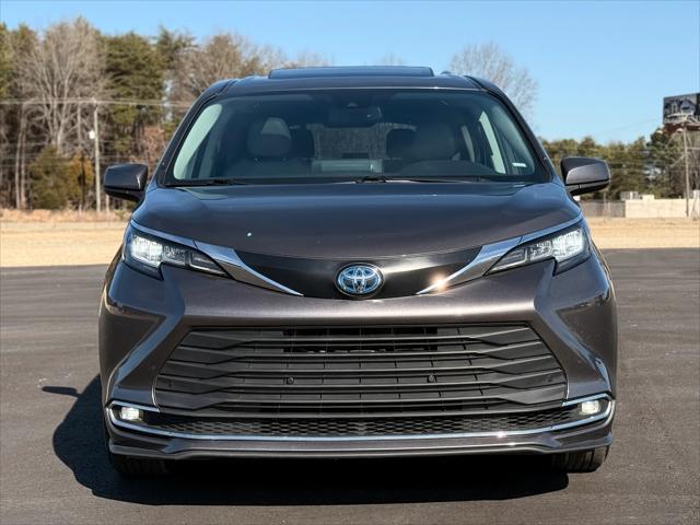 used 2023 Toyota Sienna car, priced at $38,900