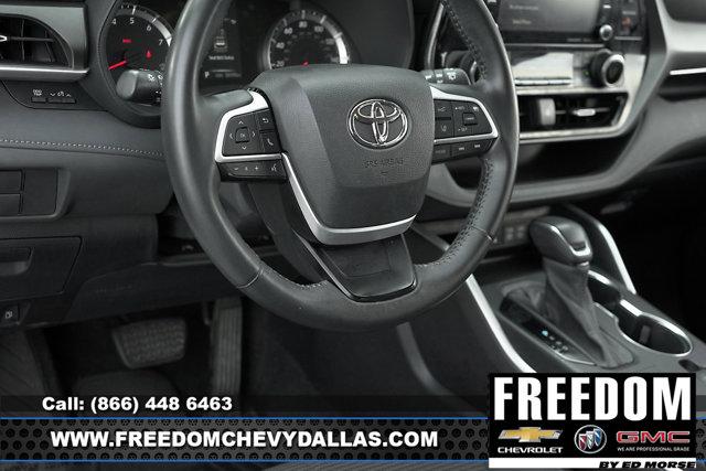 used 2022 Toyota Highlander car, priced at $26,998