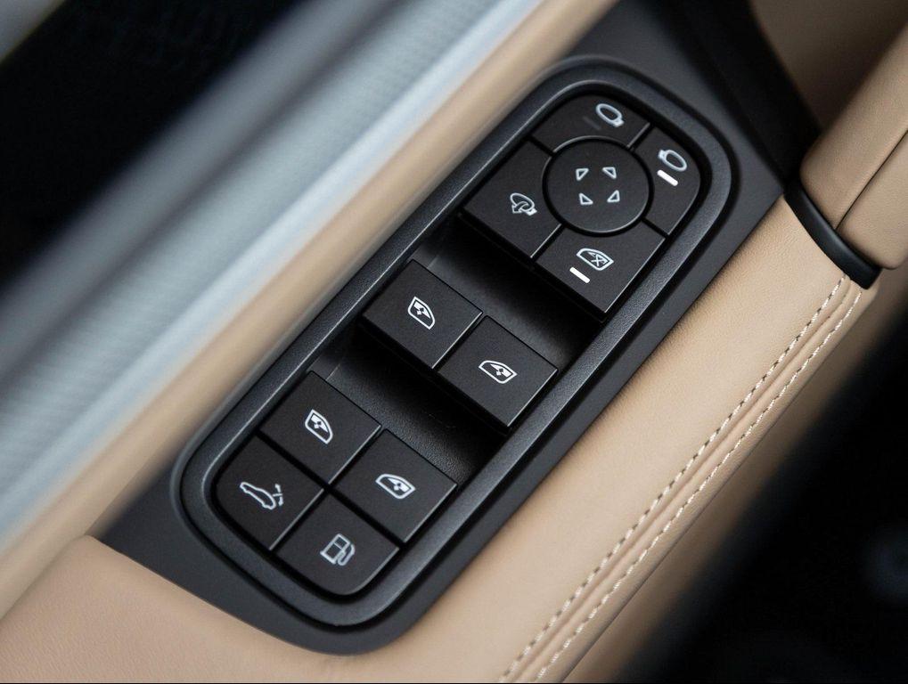 new 2025 Porsche Cayenne car, priced at $124,465