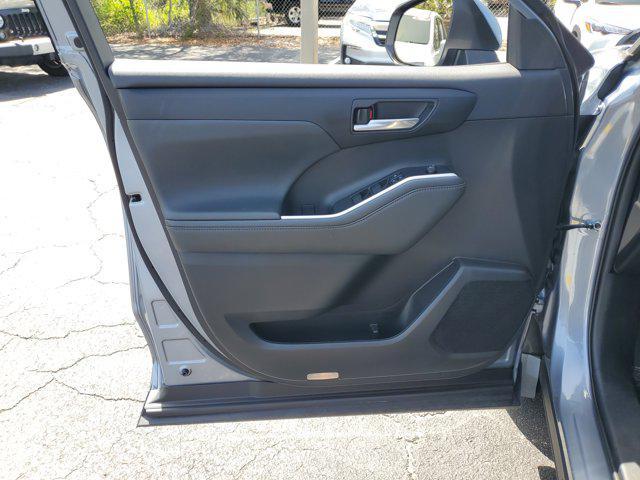 used 2021 Toyota Highlander car, priced at $26,141