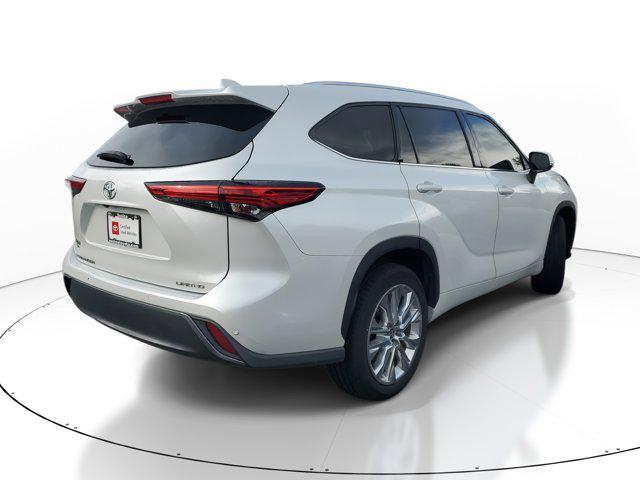 used 2022 Toyota Highlander car, priced at $29,061
