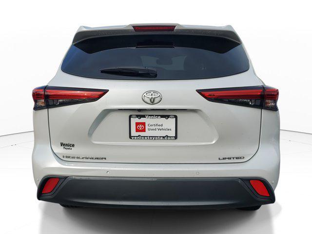 used 2022 Toyota Highlander car, priced at $29,061