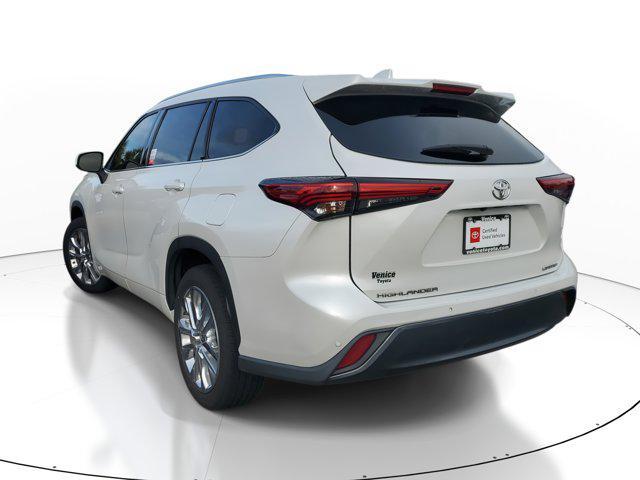 used 2022 Toyota Highlander car, priced at $29,061