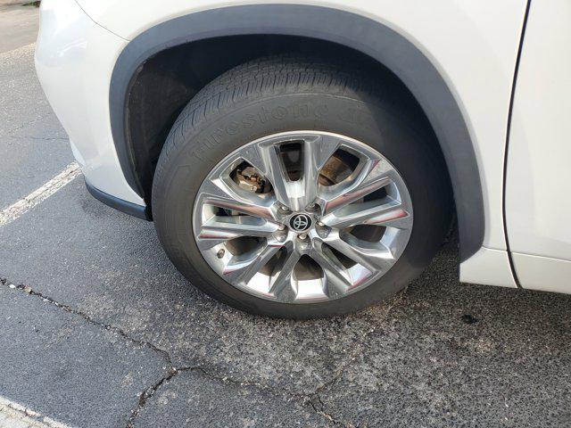 used 2022 Toyota Highlander car, priced at $29,061