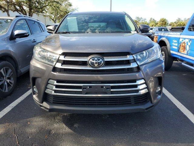 used 2019 Toyota Highlander car, priced at $31,900