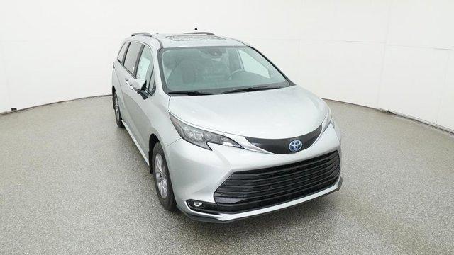 new 2025 Toyota Sienna car