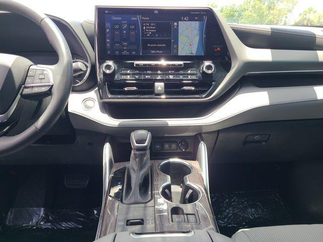 used 2021 Toyota Highlander car, priced at $32,933
