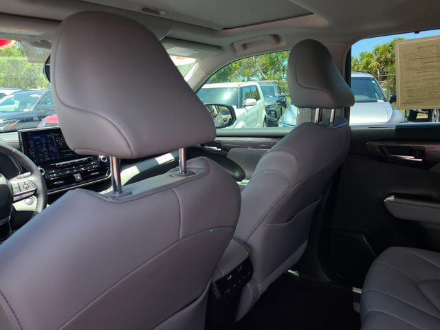 used 2021 Toyota Highlander car, priced at $32,933