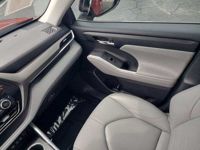 used 2021 Toyota Highlander car, priced at $25,677
