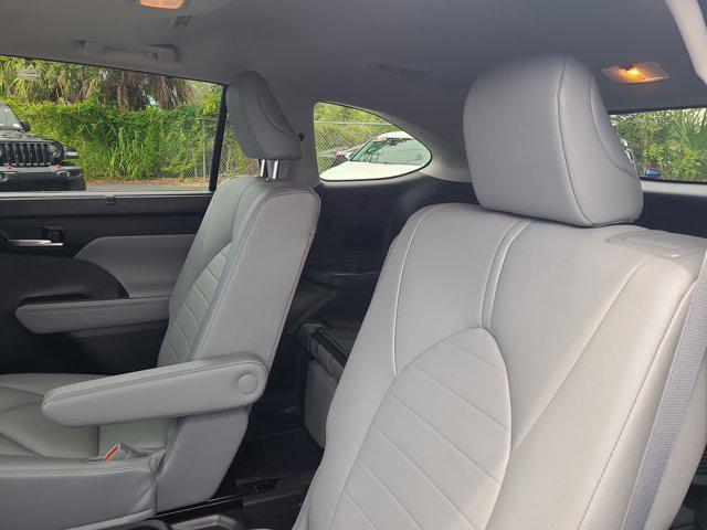 used 2021 Toyota Highlander car, priced at $25,677