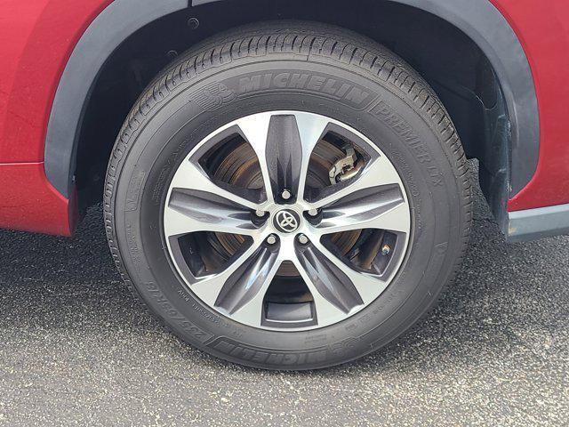 used 2021 Toyota Highlander car, priced at $25,677