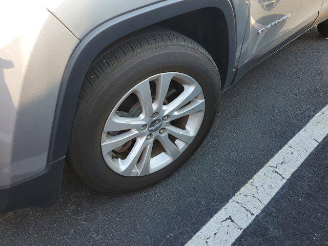 used 2015 Jeep Cherokee car, priced at $10,900