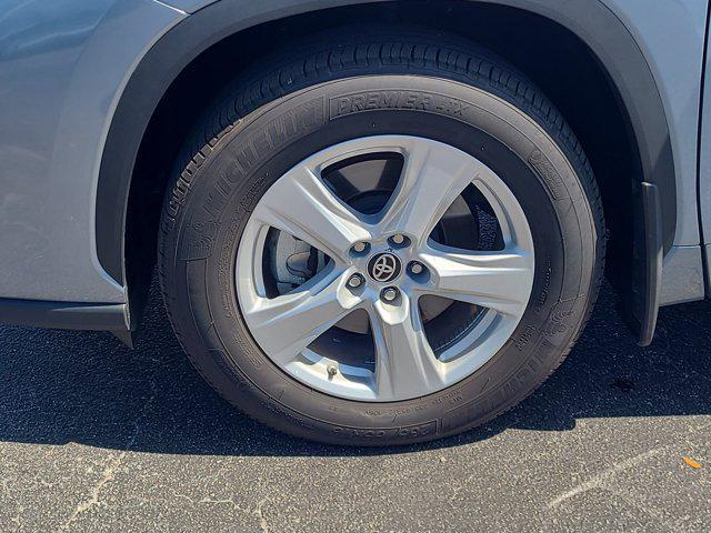 used 2024 Toyota Highlander car, priced at $37,050