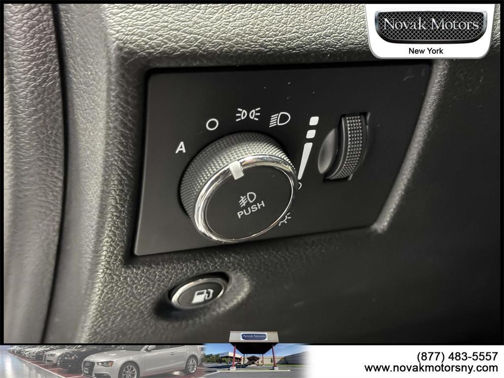 used 2022 Jeep Grand Cherokee car, priced at $30,195