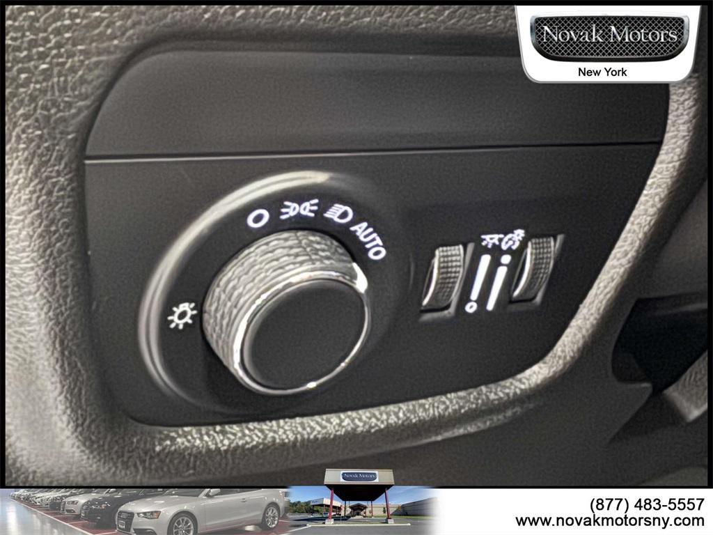 used 2022 Jeep Grand Cherokee car, priced at $32,490