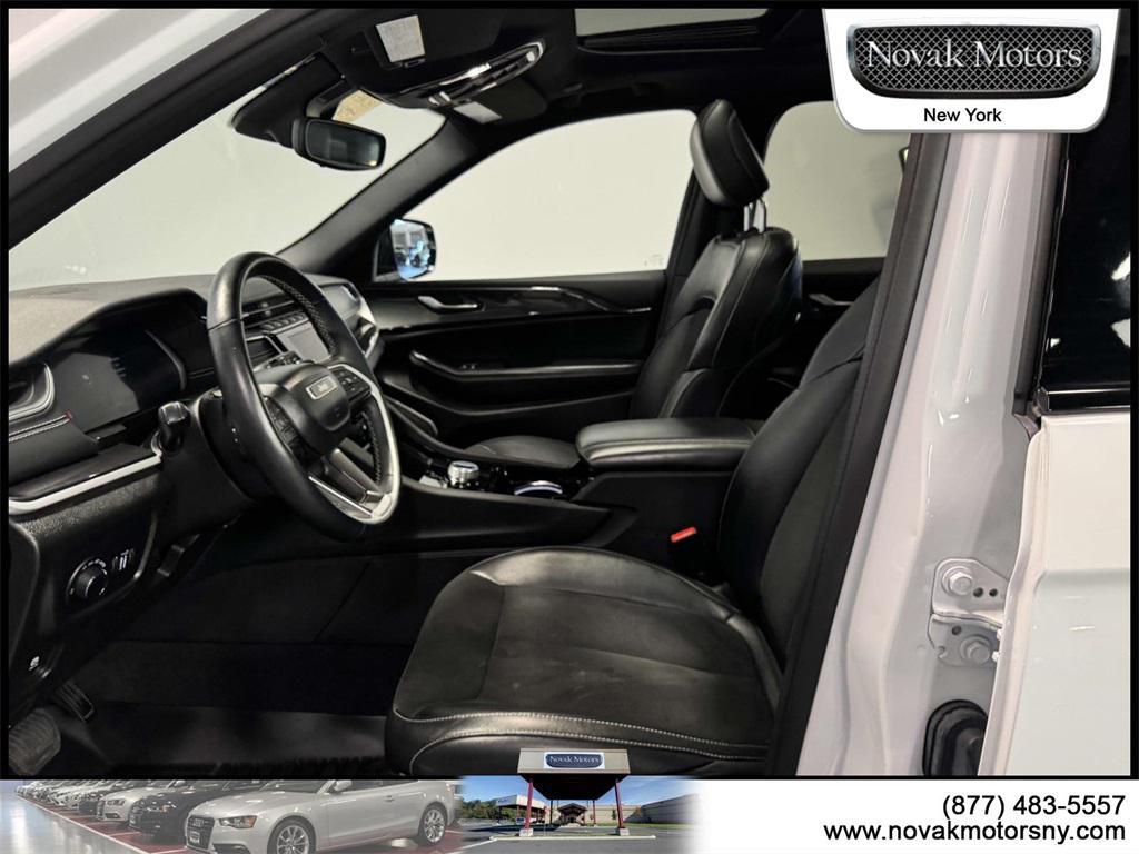 used 2022 Jeep Grand Cherokee car, priced at $32,490