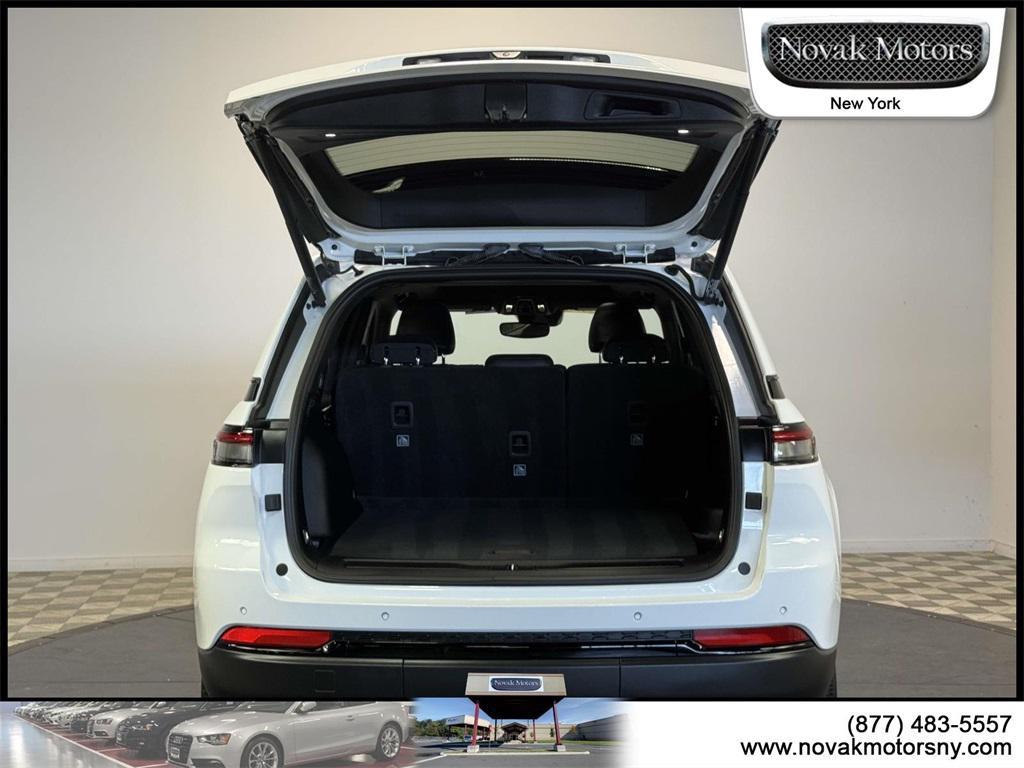 used 2022 Jeep Grand Cherokee car, priced at $32,490
