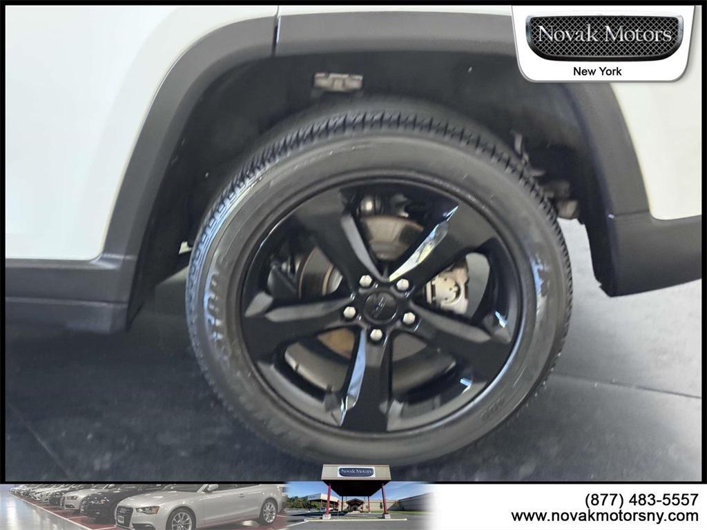 used 2022 Jeep Grand Cherokee car, priced at $32,490