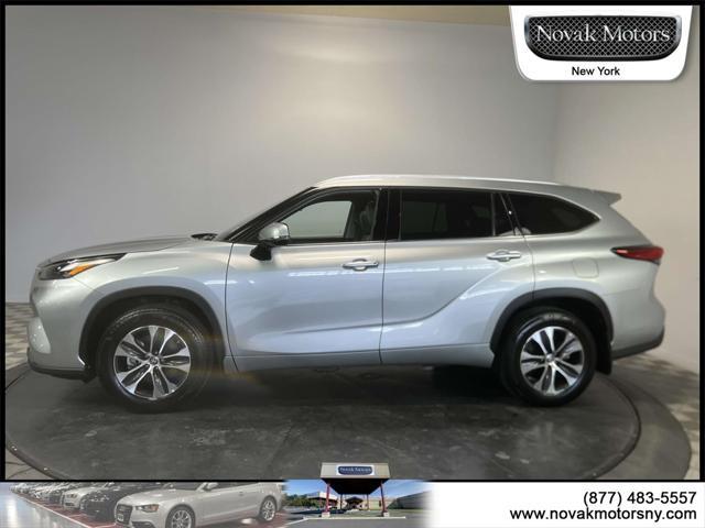 used 2022 Toyota Highlander car, priced at $41,995