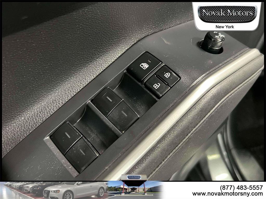 used 2022 Toyota Highlander car, priced at $37,899