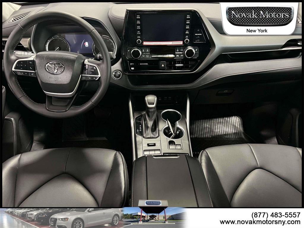 used 2022 Toyota Highlander car, priced at $37,899