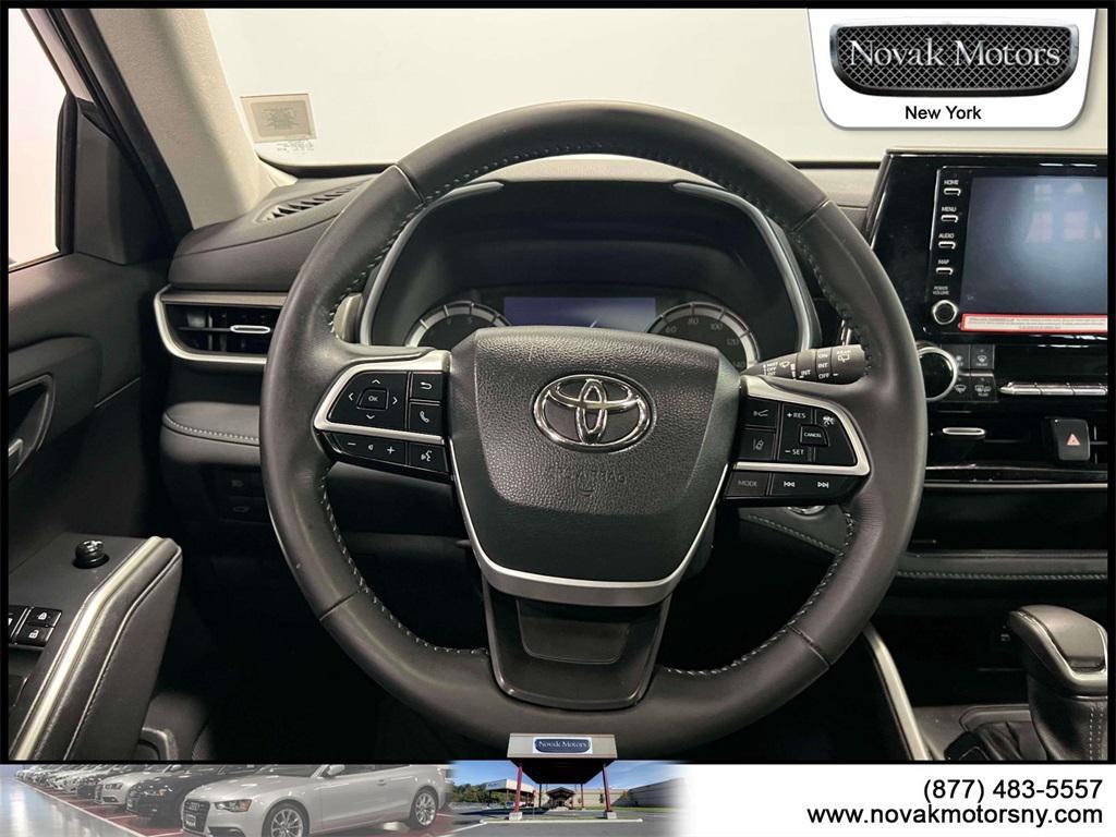 used 2022 Toyota Highlander car, priced at $37,899