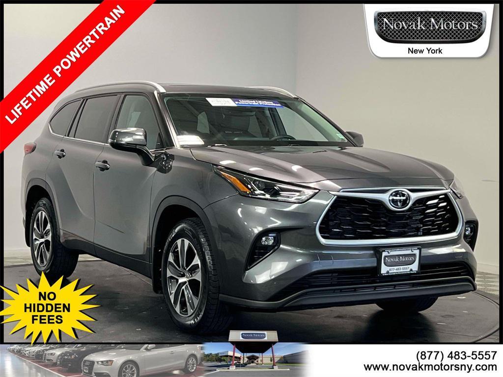 used 2022 Toyota Highlander car, priced at $37,899