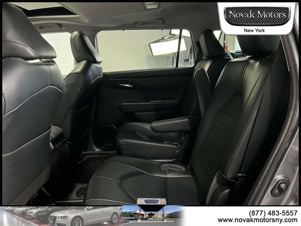used 2022 Toyota Highlander car, priced at $37,899