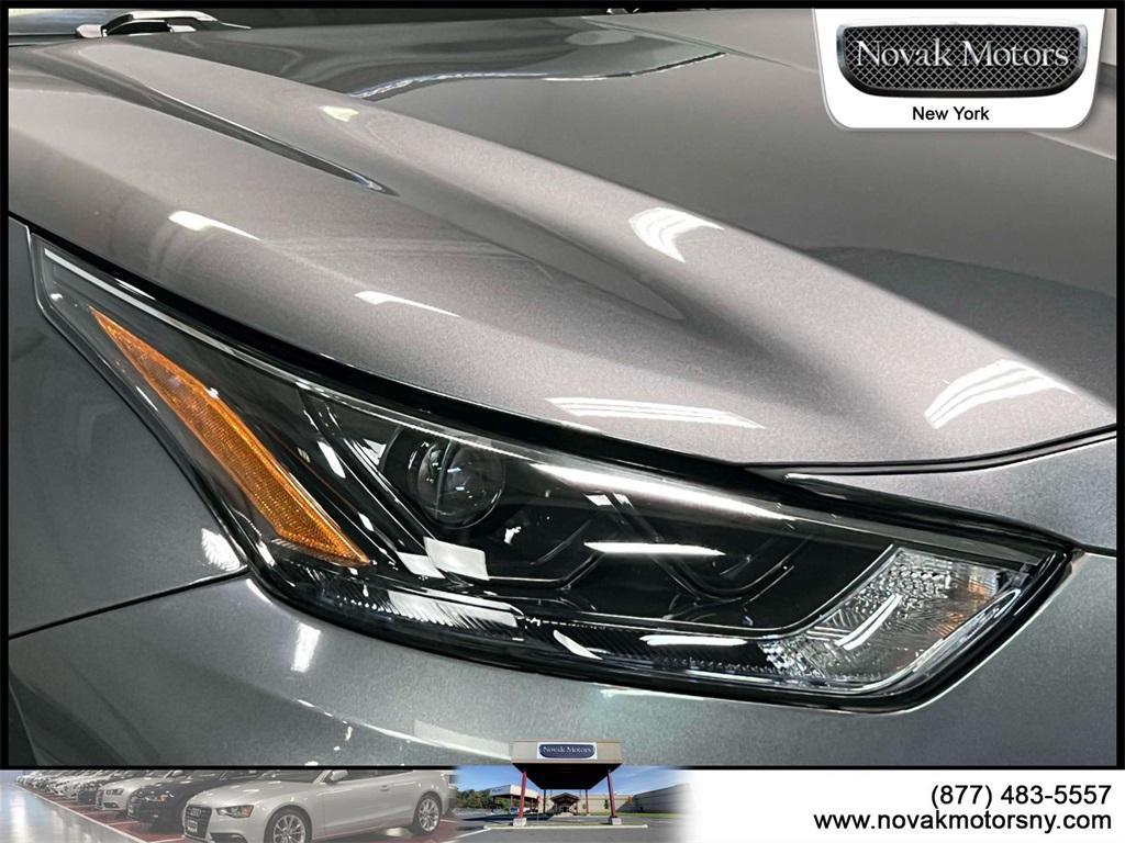 used 2022 Toyota Highlander car, priced at $37,899