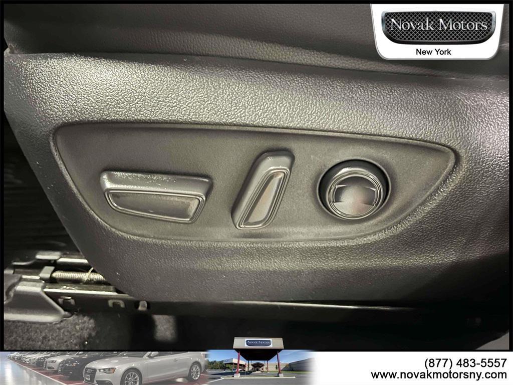 used 2022 Toyota Highlander car, priced at $37,899