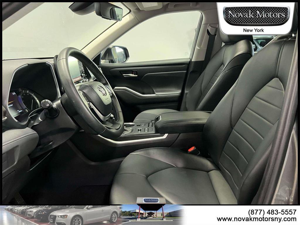 used 2022 Toyota Highlander car, priced at $37,899