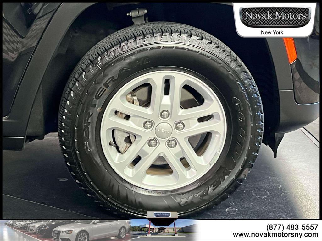 used 2023 Jeep Grand Cherokee car, priced at $30,099