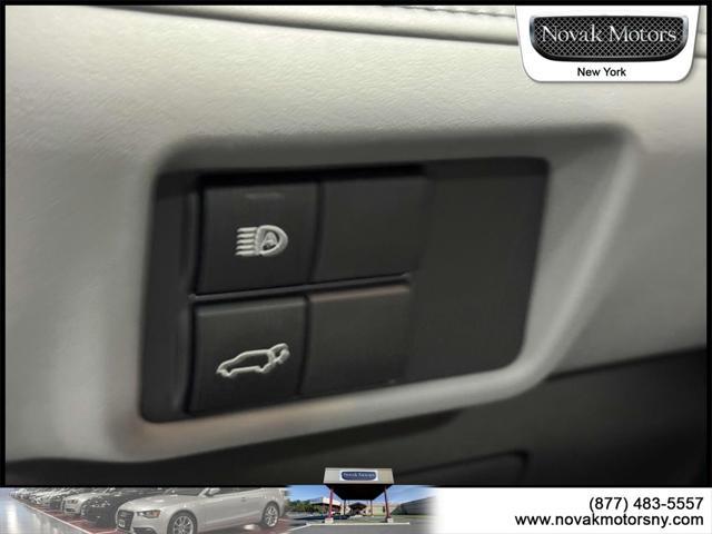 used 2022 Toyota Highlander car, priced at $39,995