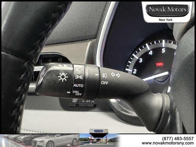 used 2022 Toyota Highlander car, priced at $39,995