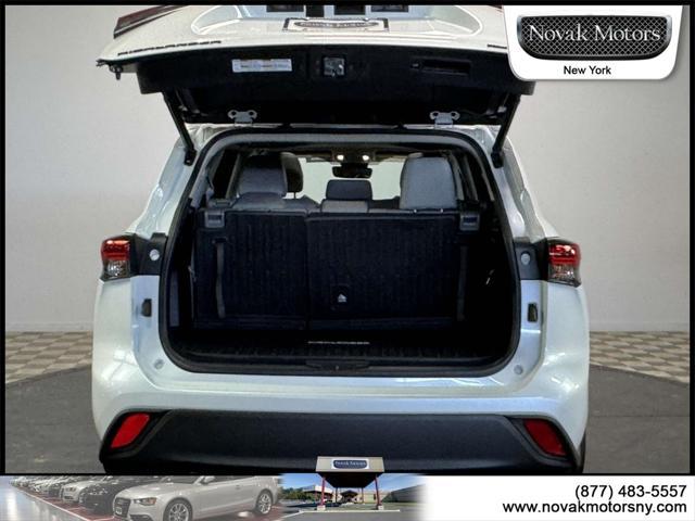 used 2022 Toyota Highlander car, priced at $39,995