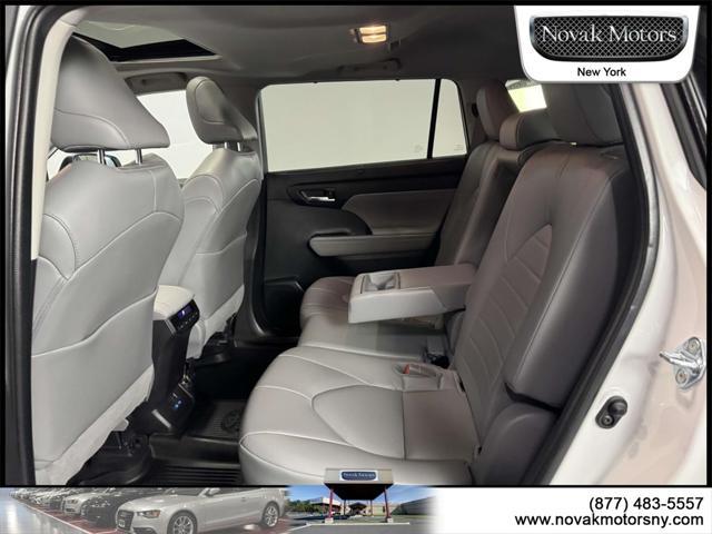 used 2022 Toyota Highlander car, priced at $39,995
