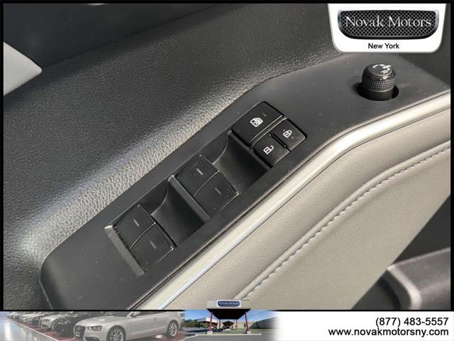 used 2022 Toyota Highlander car, priced at $39,995