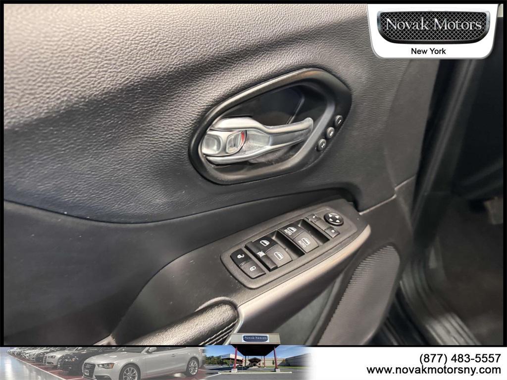 used 2022 Jeep Cherokee car, priced at $28,495