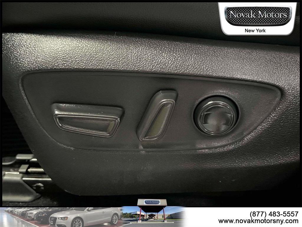 used 2022 Toyota Highlander car, priced at $39,599