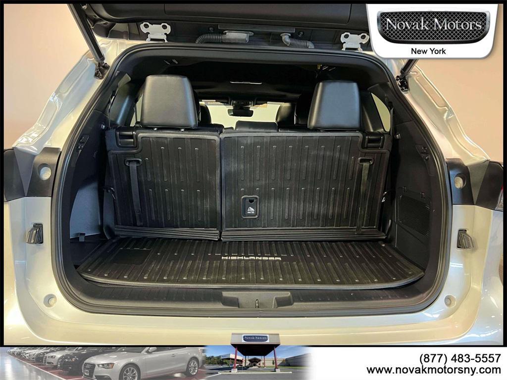 used 2022 Toyota Highlander car, priced at $39,599