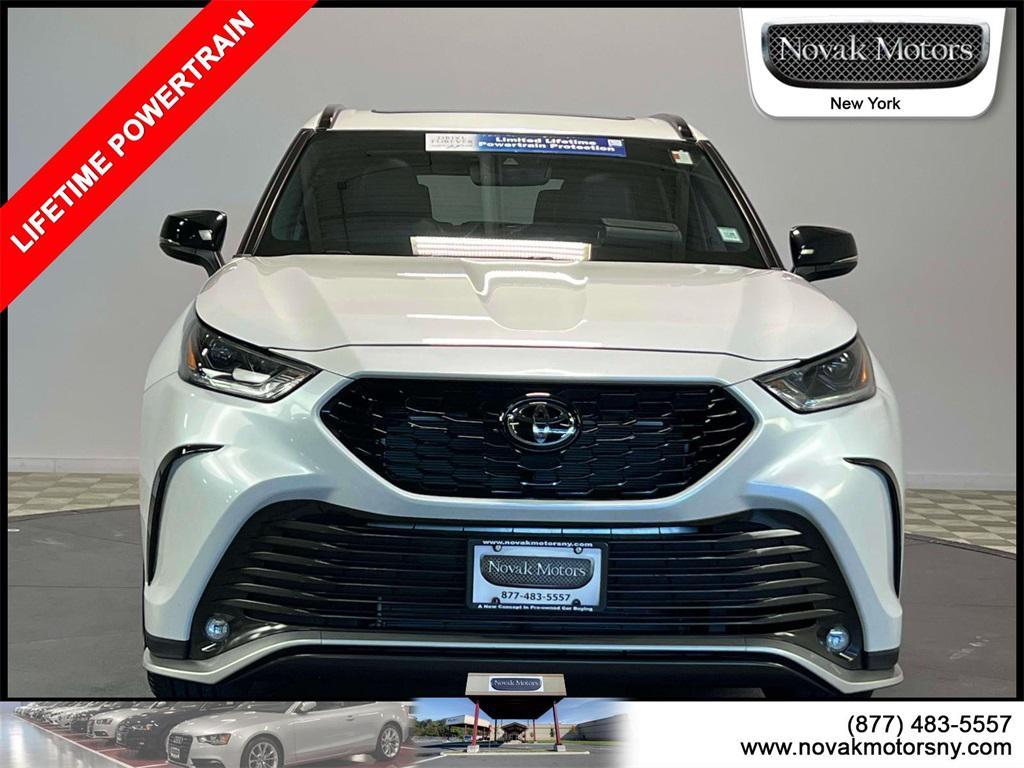 used 2022 Toyota Highlander car, priced at $39,599